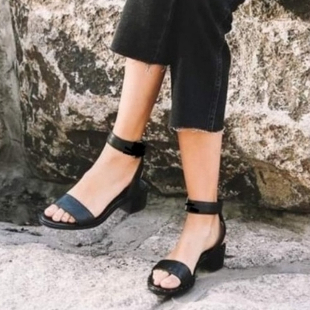 Frye~ Brielle Block Sandals